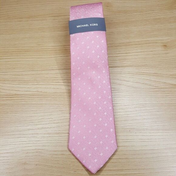 MICHAEL KORS Mens Neck Tie Pink Diamond Geo Classic Pointed Silk Blend - Picture 2 of 6